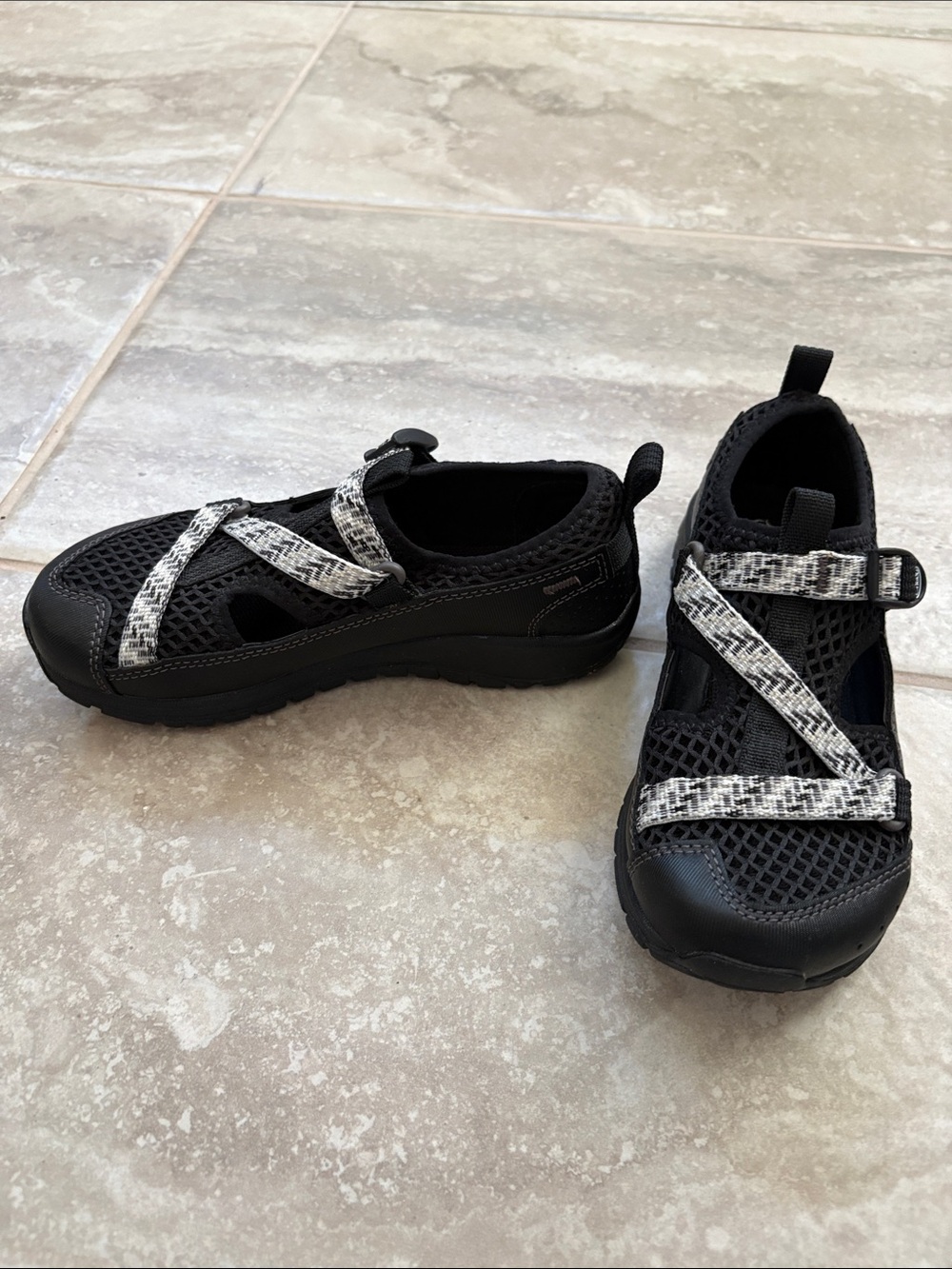 Chaco Kids Odyssey Water Shoes EUC, size 1 but run small (size 13)